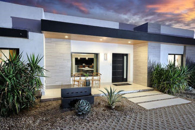 Example of an exterior home design in Phoenix