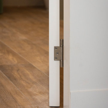 RocYork Herline Hinges applied to an EzyJamb Single Rebate (SRC).