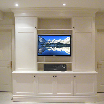 Built-in entertainment wall unit