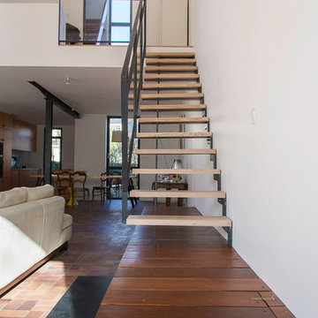 Escalier métallique dans une maison d'architecte