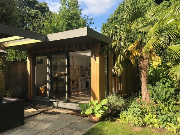 Contemporary  by Inside Out Oxford Bespoke Garden Rooms