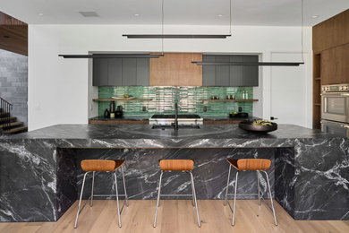 Kitchen - modern kitchen idea in Austin