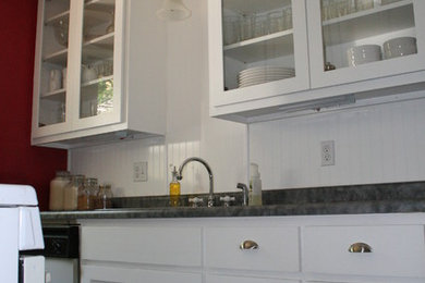 Example of a classic kitchen design in Dallas