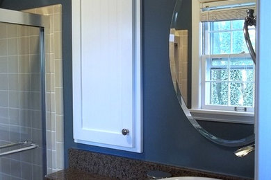 Example of a classic bathroom design in Louisville