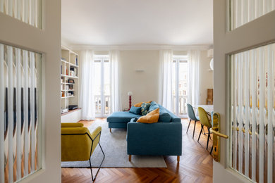This is an example of a contemporary living room in Rome.
