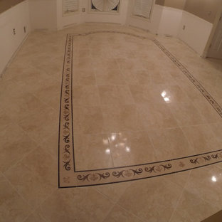 ニューアークの広いコンテンポラリースタイルのLDKの画像 (ベージュの壁、磁器タイルの床、暖炉なし)