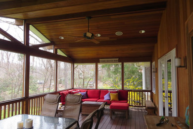 Example of a classic patio design in New York