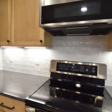 Spacious Kitchen with Peninsula Seating