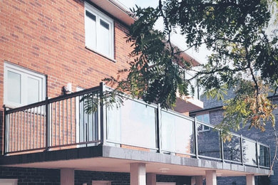 Example of a minimalist deck design in Toronto