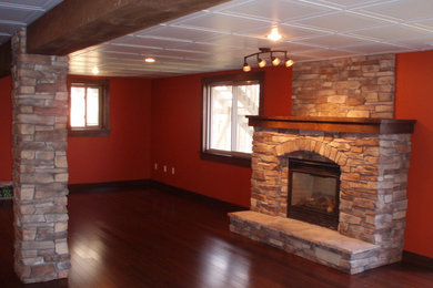 Elegant family room photo in Toronto