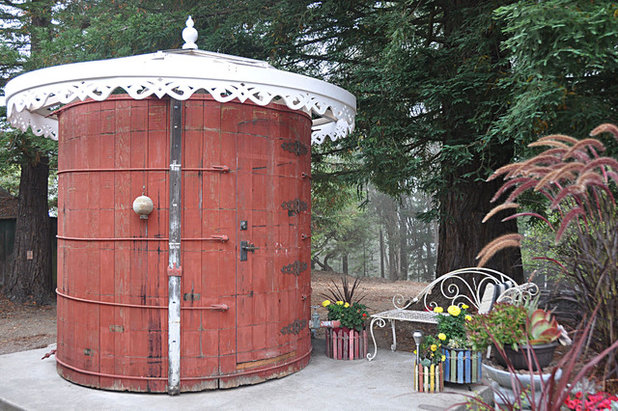 Shabby-chic Style Patio Nearly completed water tank bathroom