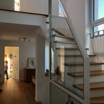 Massivtreppe mit Glasgeländer
