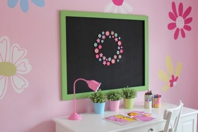 Example of a classic kids' room design in Toronto