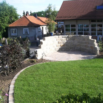 Planung und Bau eines Sitzrondels in einem Privatgarten