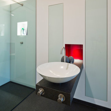 Walk in Design Dusche plus Waschbrunnen