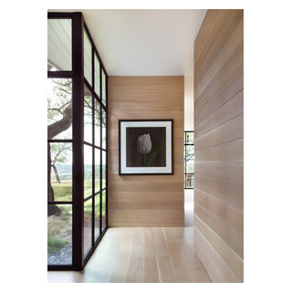 Ridge Oak - Transitional - Hall - Austin - by Laura Roberts Design