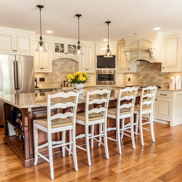 Mount Pleasant, Iowa - Traditional White Kitchen