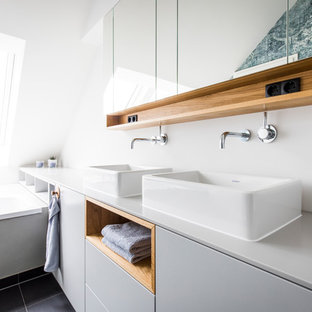 Skandinavische Badezimmer mit grauer Waschtischplatte Ideen, Design