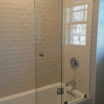 Single Bi-fold Door with Tub Spray Panel
