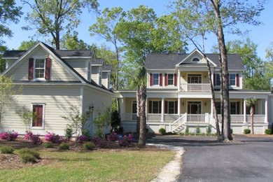 Example of a classic exterior home design in Charleston