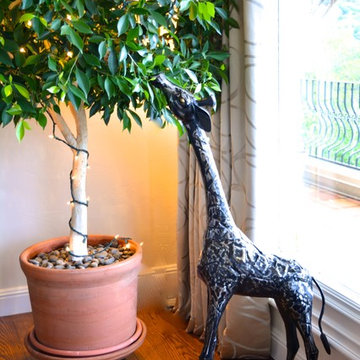 Giraffe sculpture