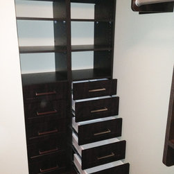 Walk-in Closet Middle Bench - Penticton - Products
