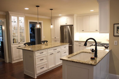 Kitchen - traditional kitchen idea in Atlanta