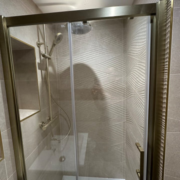 Modern Main Bathroom in Basingstoke