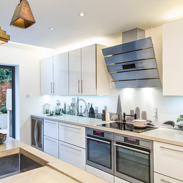 London Skyline glass splashback with integrated sockets