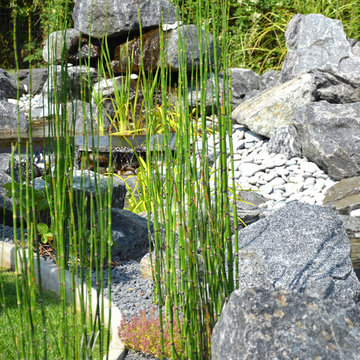 Garten mit Pagode und Bach