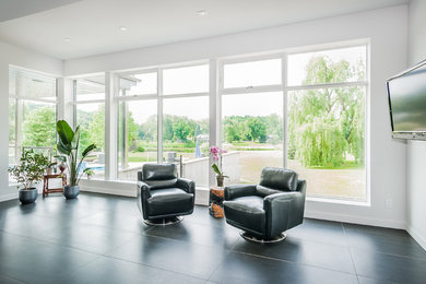 Sunroom - contemporary sunroom idea in Toronto