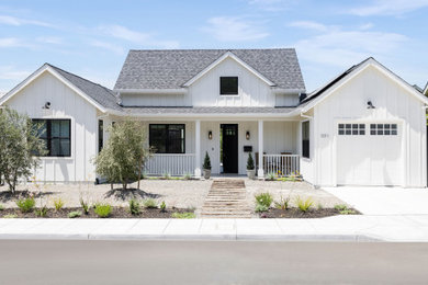 Country exterior home idea in Sacramento