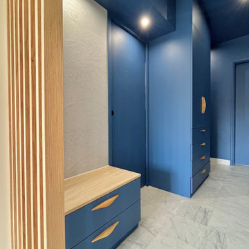 ENTREE murs, plafond et meubles sur-mesure peints en bleu