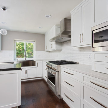 White shaker farmhouse style in Oak park