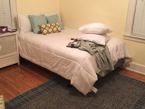 5 X 8 Area Rug Under Full Bed, What Size Is A 5 By 8 Rug