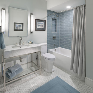 Bäder mit blauen Fliesen und Linoleum Ideen, Design & Bilder - Oktober