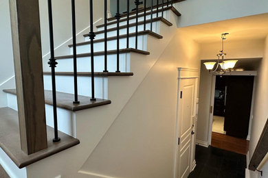 Arts and crafts staircase photo in Montreal
