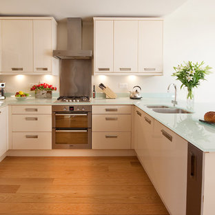 Compact, carefully planned kitchen