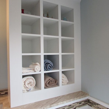 Bathroom towel storage