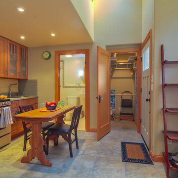 Susan's Cottage: Studio with Upstairs Loft