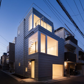 交差点に対して大きく開かれた角地の家