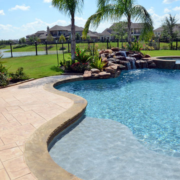 Elegant Custom Pool | Spa & Water Feature