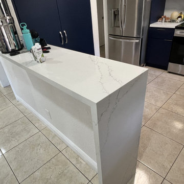 Modern Kitchen Remodel Done in Navy Blue Cabinets