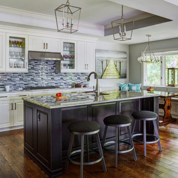 Built-In Banquette Seating in Kitchen