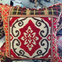 Decorative Accessories - Decorative Pillows