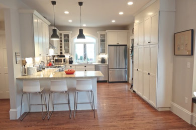 Mid-sized transitional u-shaped open concept kitchen photo in Boston