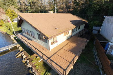 Elegant deck photo in Seattle
