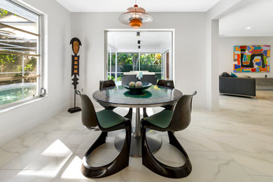 Inspiration for a mid-century modern dining room remodel in Tampa