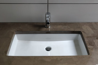 Example of a minimalist bathroom design in Philadelphia