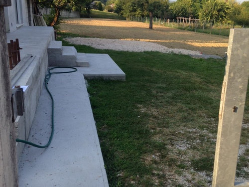 Chiedo aiuto per due piccole aiuole Aiuole da terrazzo